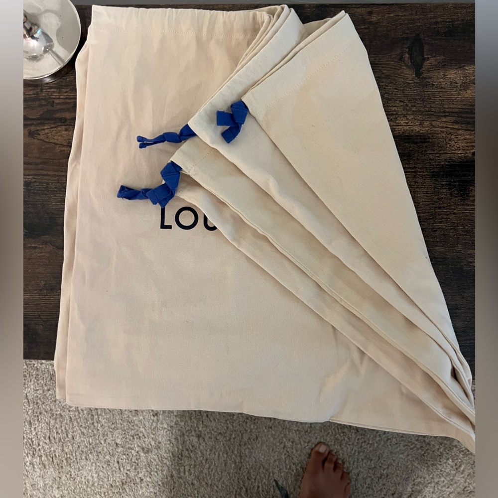 Authentic Louis Vuitton 🍊 XL BUNDLE
5 -Storage Boxes & 12 -Dust Bags - Picture 11 of 16